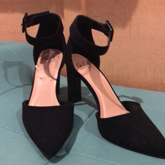 Black point strap heels - Picture 2 of 6